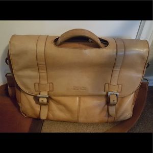 Kenneth Cole Reaction messenger bag